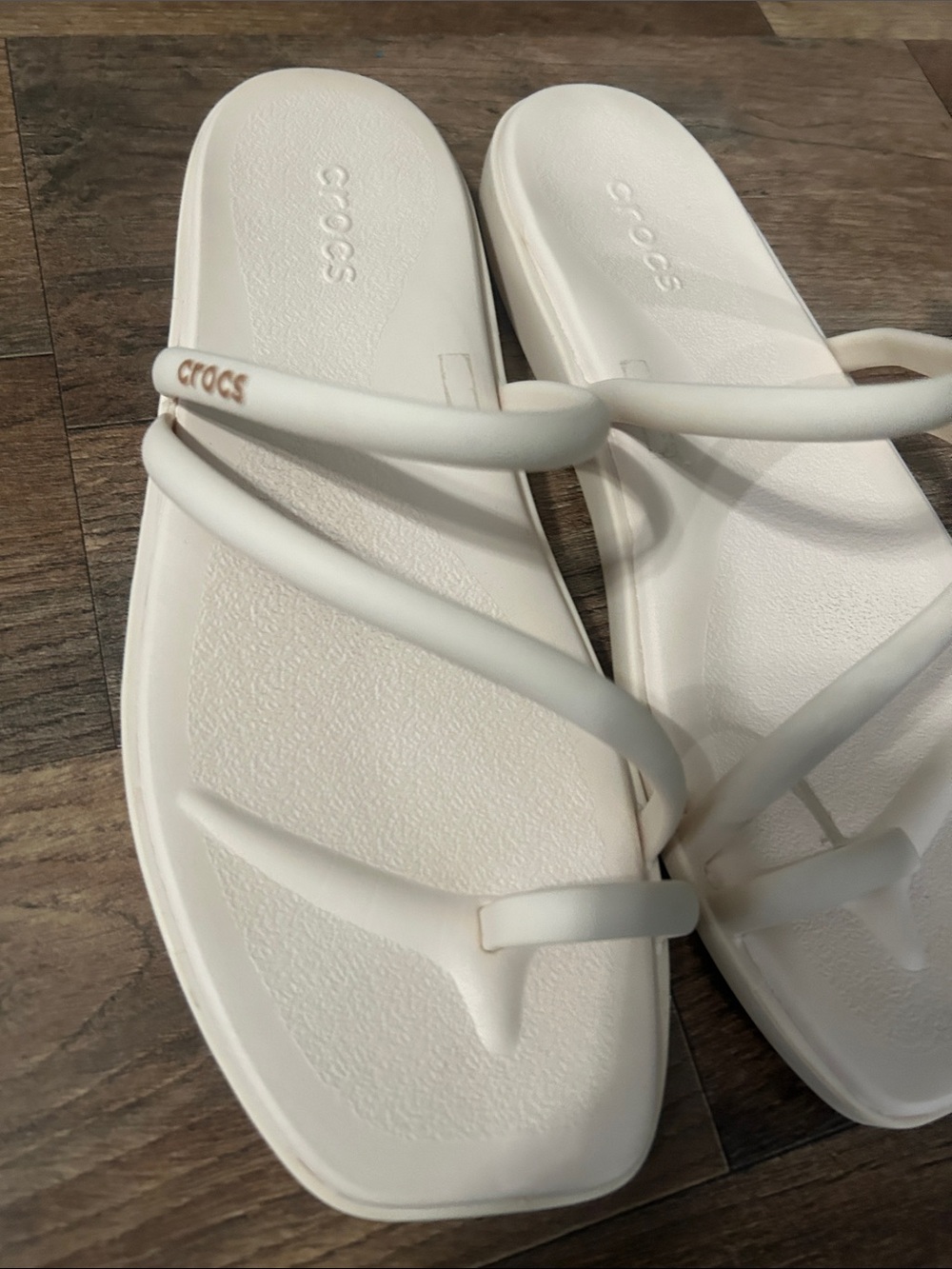 CROCS Women’s Ivory Strappy Toe-Ring Slide Sandals - Picture 6 of 6